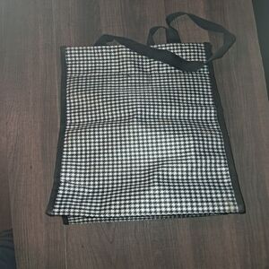 Classic Black and White Houndstooth Men's Messenger Bag